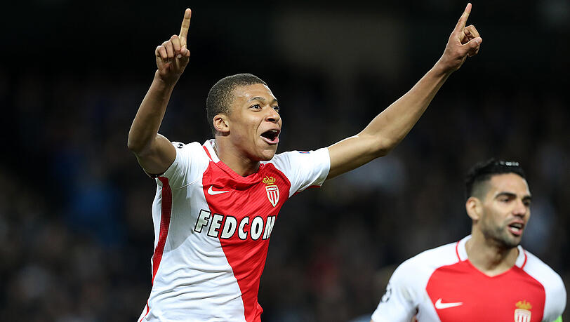 Der Marktwert von Kylian Mbappe liegt bei rund 35 Millionen Euro. Der Marktwert von Kylian Mbappe liegt bei rund 35 Millionen Euro.