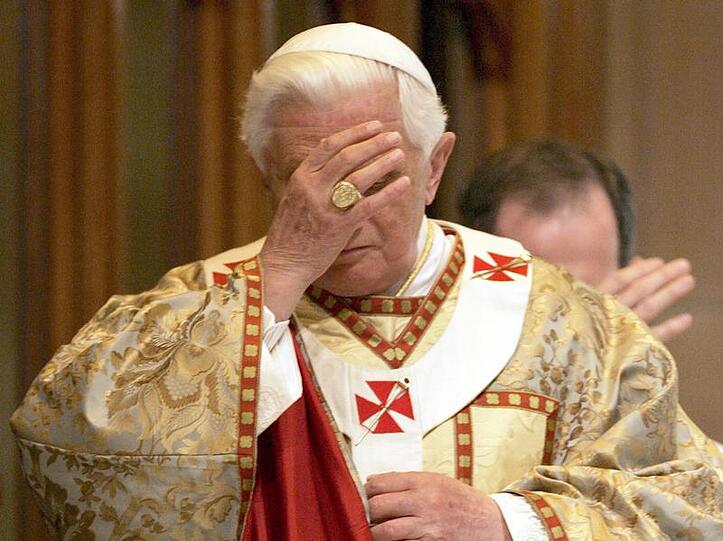 Der Papst hat in Sydney Mitgefühl mit Opfern sexuellen Missbrauchs durch Priester gezeigt.