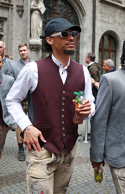 Leroy Sané bei der Meisterfeier am Sonntag. Leroy Sané bei der Meisterfeier am Sonntag.