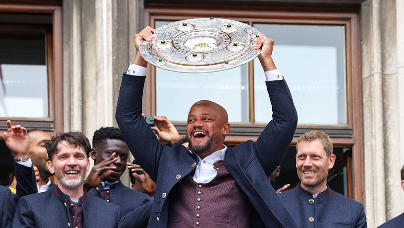 Will das Double perfekt machen: Kompany. Will das Double perfekt machen: Kompany.
