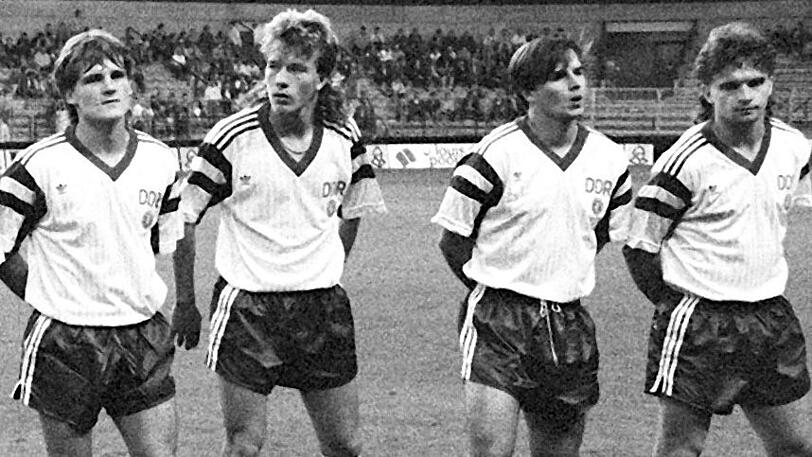 Trauer um den früheren Fußballprofi Jörg Stübner (2.v.r.)