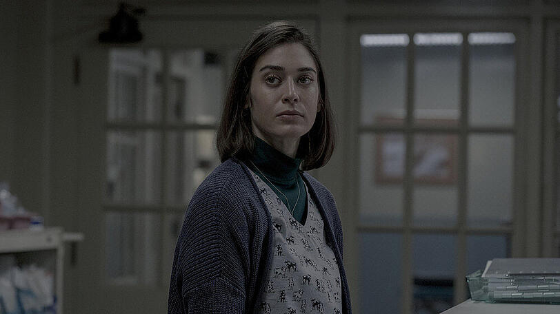 Lizzy Caplan als labile Krankenschwester Annie Wilkes.