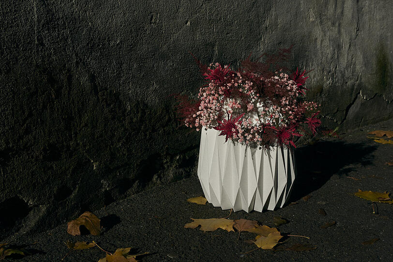 Blumenschmuck als Verzierung für die Urnen ist bei den Angehörigen besonders beliebt.