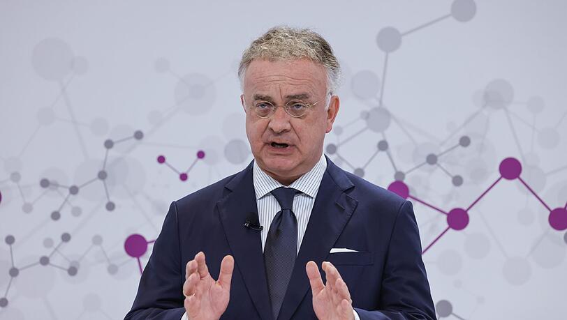 Das Spezialchemieunternehmen Evonik will k&uuml;nftig weniger Dividende an die Aktion&auml;rinnen und Aktion&auml;re aussch&uuml;tten, um mehr Geld f&uuml;r Investitionen und Schuldenabbau zu haben. (Symbolbild)