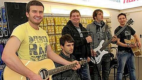 Andreas Görlitz, hier li. mit seinen Bandkollegen von Room 77.