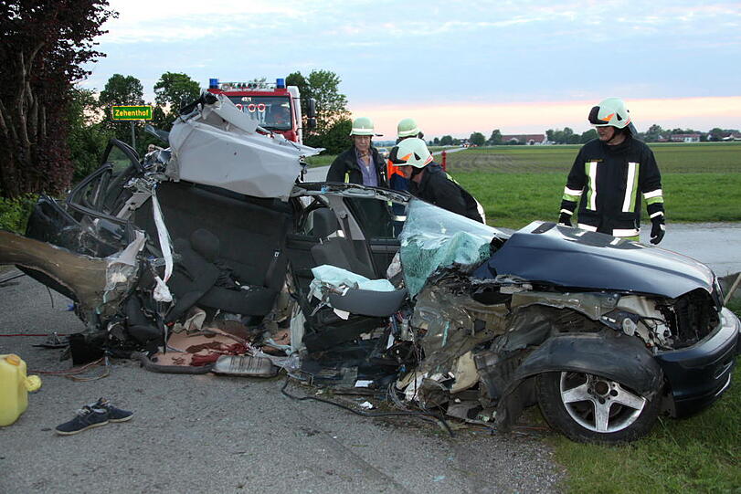 Unfall mit tödlichem Ausgang im Landkreis Mühldorf. Die Bilder vom Horror-Crash.