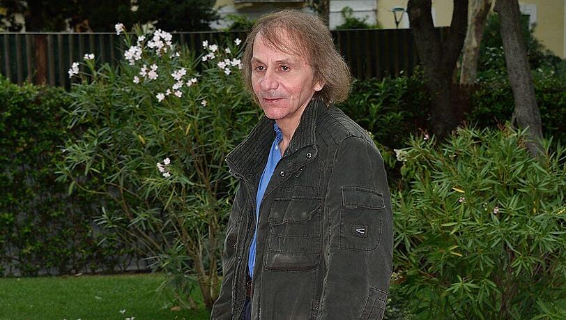 Michel Houellebecq führt mit "Unterwerfung" weiterhin die deutsche Bestsellerliste an Michel Houellebecq führt mit "Unterwerfung" weiterhin die deutsche Bestsellerliste an