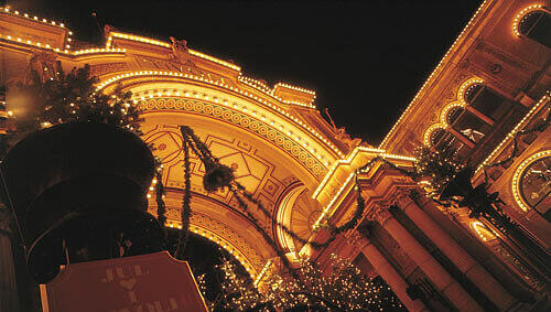 Auch der Tivoli ist festlich beleuchtet Auch der Tivoli ist festlich beleuchtet