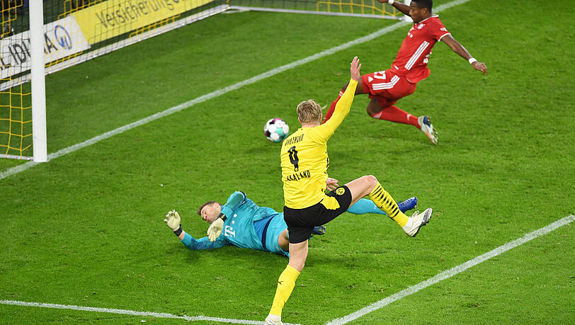 Dortmunds Star-Stürmer Erling Haaland trifft zum 3:2. Dortmunds Star-Stürmer Erling Haaland trifft zum 3:2.