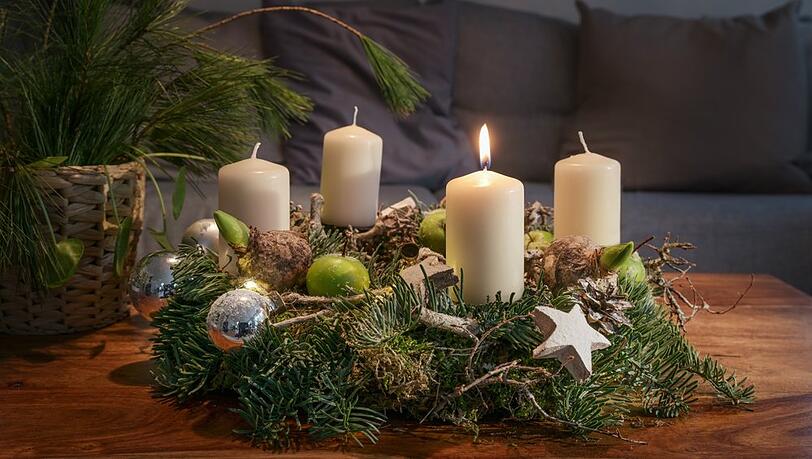 Am 3. Dezember wird die erste Kerze des Adventskranzes angezündet.