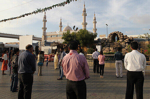 Auch im arabischen Emirat Dubai treffen sich Christen am Heiligabend zum Beten in der Kirche der Heiligen Maria.