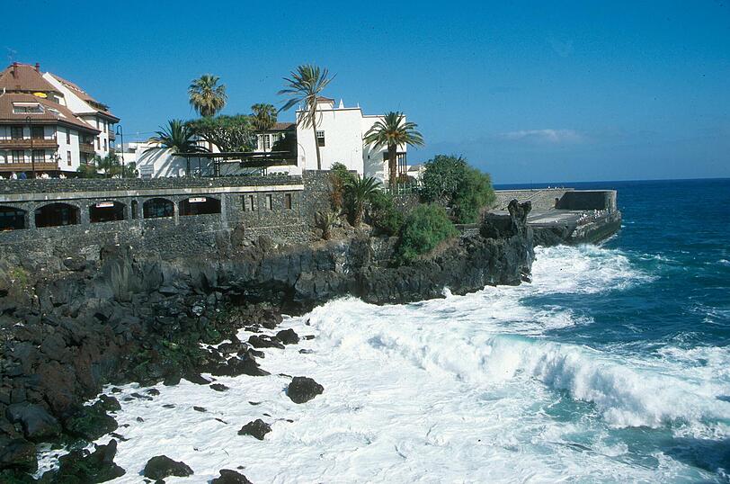 Puerto de la Cruz: Promenade mit Meeresbrandung