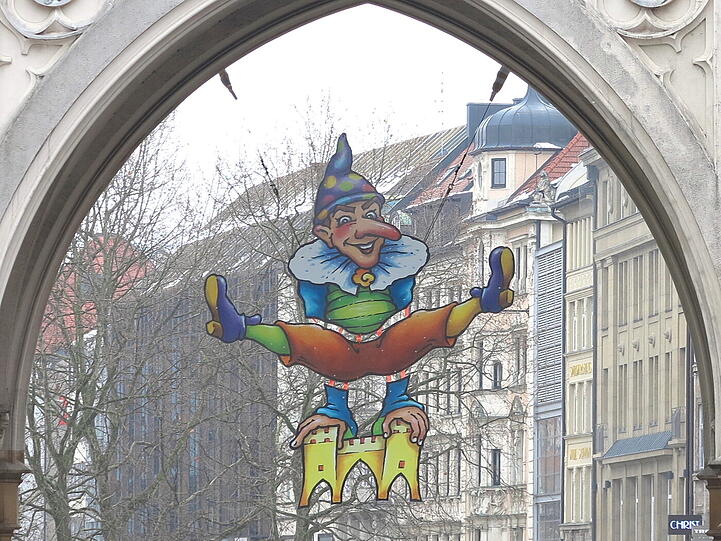 An Fasching übernehmen die Narren die Innenstadt.