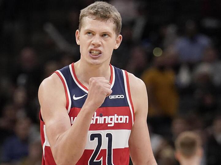 Mit 30 Punkten und 15 Rebounds hat Basketball-Nationalspieler Moritz Wagner zwei Karrierebestwerte aufgestellt.