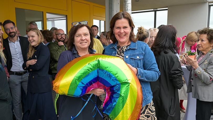 Renate Binder (links) und Verena Dietl (SPD). Renate Binder (links) und Verena Dietl (SPD).