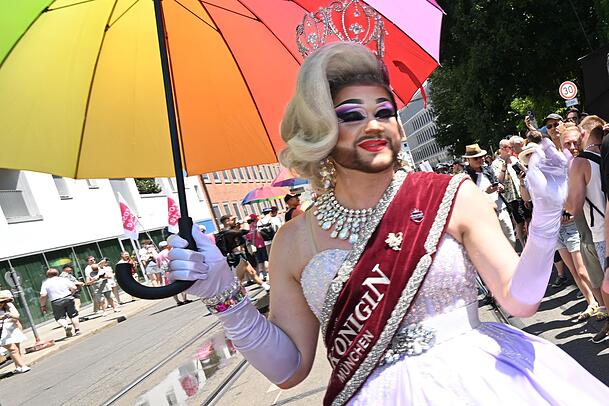 Die Drag-K&uuml;nstlerin Miss Taylor ist Teil der diesj&auml;hrigen CSD-Parade in M&uuml;nchen.