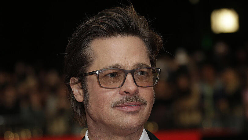 Brad Pitt wurde gerade von Zach Galifianakis im Interview an der Nase herumgeführt Brad Pitt wurde gerade von Zach Galifianakis im Interview an der Nase herumgeführt