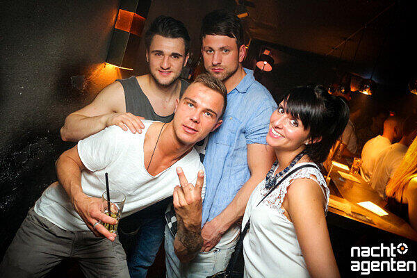 Im Jack Rabbit ging es am Samstag in eine neue Runde "House vs. Black". Mehr Bilder unter: www.nachtagenten.de