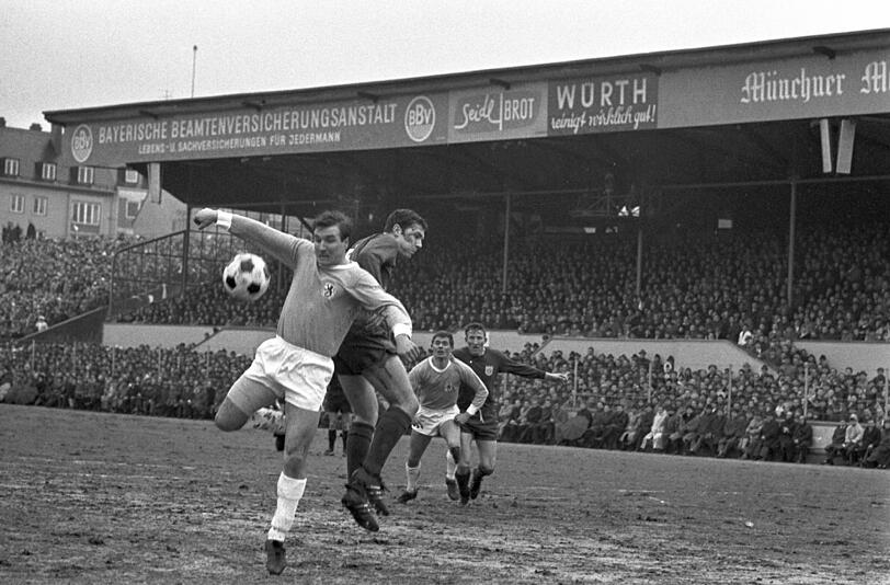 1860 als frisch gebackener Meister im Derby gegen Bayern (Saison 1966/67).