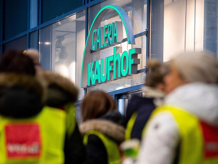 Kaufhof-Mitarbeiter haben nach einem Aufruf von Verdi gestreikt - hier in Stuttgart.