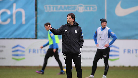 Kommet ihr Führungsspieler: Cheftrainer Argirios Giannikis muss gegen Rostock einen neuen Kapitän ernennen.