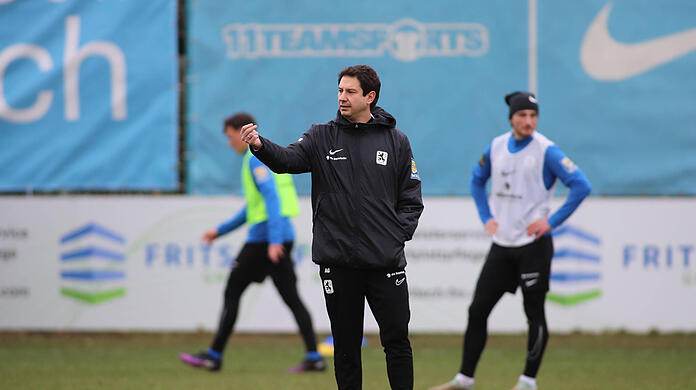Kommet ihr Führungsspieler: Cheftrainer Argirios Giannikis muss gegen Rostock einen neuen Kapitän ernennen.