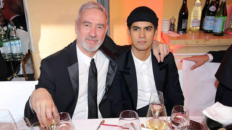 Roland Emmerich (l.) und sein Ehemann Omar De Soto