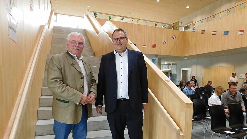 BA-Chef Otto Steinberger (links) und Stadtrat Sebastian Schall (beide CSU) bei der Eröffnung. BA-Chef Otto Steinberger (links) und Stadtrat Sebastian Schall (beide CSU) bei der Eröffnung.