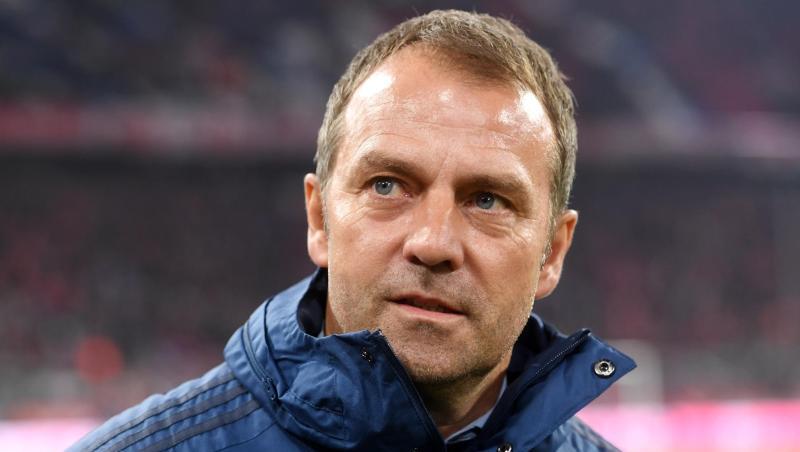 Hansi Flick, Trainer des FC Bayern, vor Spielbeginn. Foto: Tobias Hase/dpa/Archivbild Hansi Flick, Trainer des FC Bayern, vor Spielbeginn. Foto: Tobias Hase/dpa/Archivbild