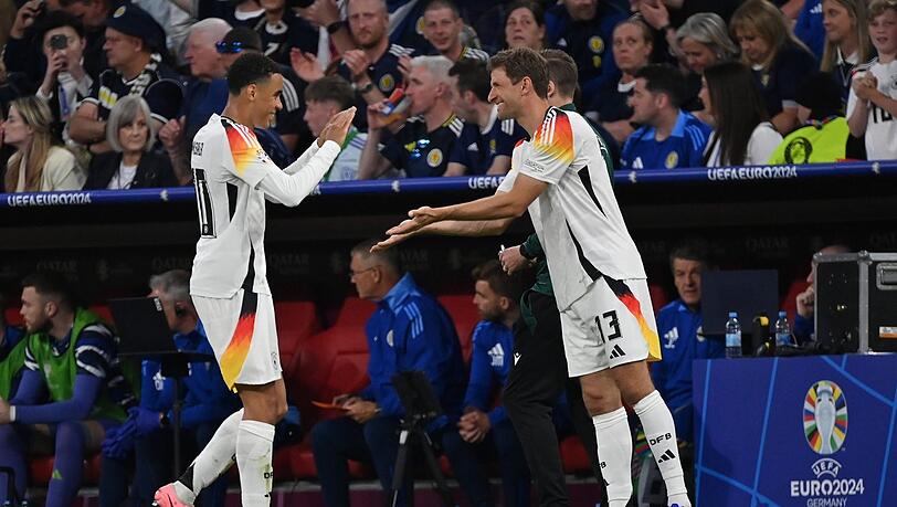 Letzter Akt im DFB-Team: Müller bei der Heim-EM mit Musiala (l.) Letzter Akt im DFB-Team: Müller bei der Heim-EM mit Musiala (l.)
