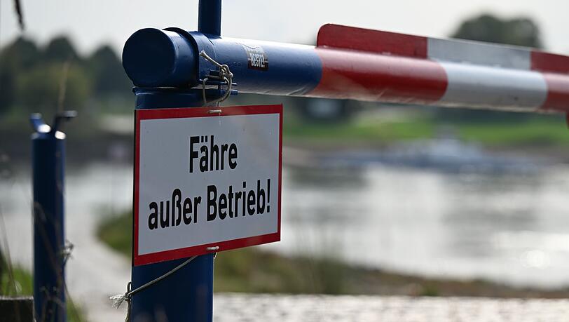 Das Wetter ist schön sonnig, doch der Ausflug endet an der Schranke statt auf der Rheinfähre nach Zons. (Archivbild) Das Wetter ist schön sonnig, doch der Ausflug endet an der Schranke statt auf der Rheinfähre nach Zons. (Archivbild)