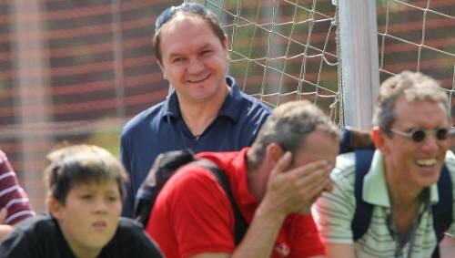 Kann über die Fahrkarten seiner Nachfolger im Club-Sturm eigentlich gar nicht lachen: Sasa Ciric am Valznerweiher. Kann über die Fahrkarten seiner Nachfolger im Club-Sturm eigentlich gar nicht lachen: Sasa Ciric am Valznerweiher.