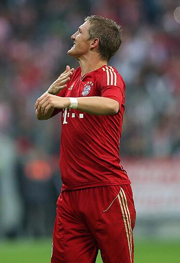 Mit 6:1 gegen Stuttgart verteidigt der FC Bayern die Tabellenführung verteidigt - und legt den besten Saisonstart seit fünf Jahren hin. Die Bilder vom Spiel
