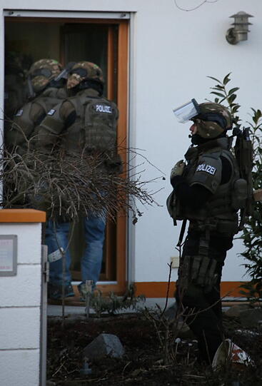 Spezialeinsatz für das SEK in Waldkraiburg: Um 18 Uhr erfolgte der Zugriff in dem Wohnhaus des 45-Jährigen.