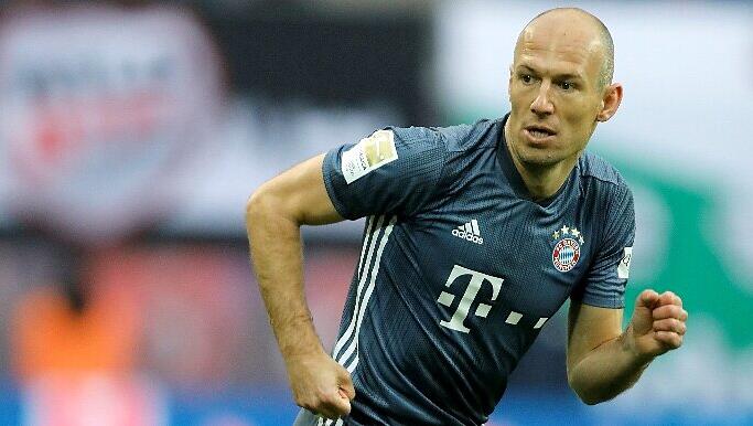 Am wahrscheinlichsten scheint eine Rückkehr nach Holland, aber auch ein Karriereende schließt Arjen Robben nicht aus. Am wahrscheinlichsten scheint eine Rückkehr nach Holland, aber auch ein Karriereende schließt Arjen Robben nicht aus.