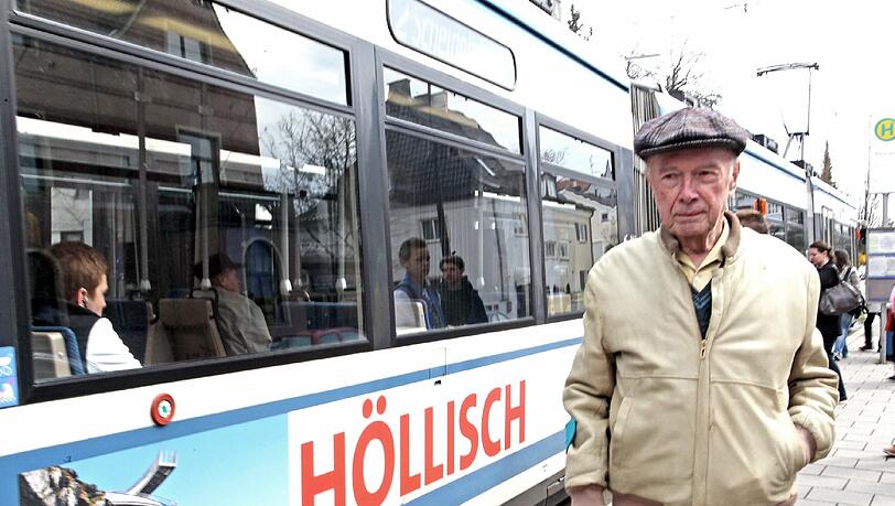 Helmut G. ist nicht gut zu Fuß. Als er angehumpelt kommt, fährt die Tram gerade weg. Doch seine Beschwerde bleibt ungehört.