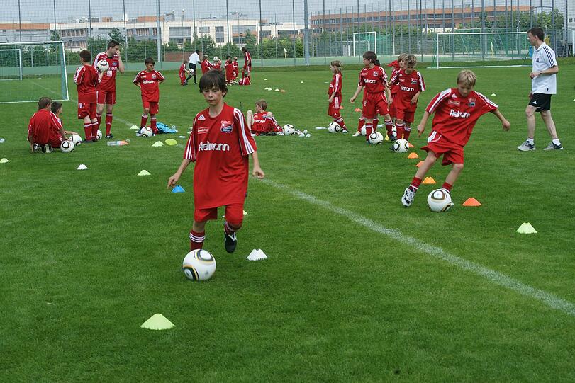 Dribbeln, schießen, tricksen &ndash; wie die Großen im Sportpark.