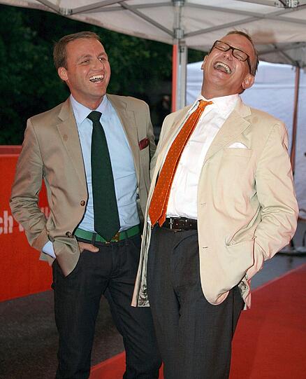 Der Friseur Gerhard Meir (r) und sein Lebensgefährte Peter Safarik beim Sommerfest der "Bild" 2007.