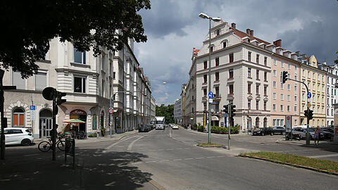 Die Gebsattelstraße an der Kreuzung zur Auerfeldstraße.