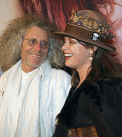 Hier, etwas älter und vielleicht weiser, zeigt sich Uschi bei einer Filmpremiere in München.