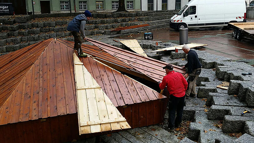Ein Bild von vorletztem Jahr: Der Frauenbrunnen wird winterfest gemacht. (Archivbild)