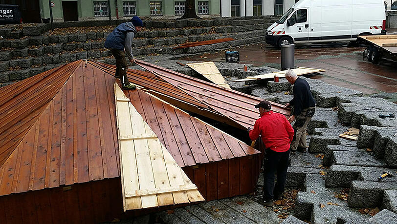 Ein Bild von vorletztem Jahr: Der Frauenbrunnen wird winterfest gemacht. (Archivbild) Ein Bild von vorletztem Jahr: Der Frauenbrunnen wird winterfest gemacht. (Archivbild)