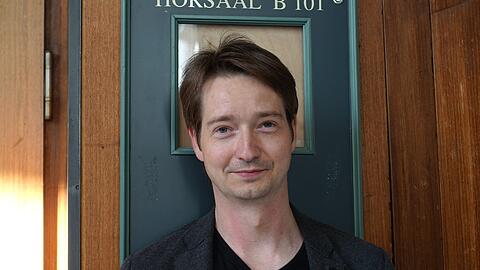 Andreas Wiedermann stammt aus Deggendorf. Er studierte Regie am Mozarteum. Wiedermann ist Gründer und Leiter der freien Theatercompanies Theater Impuls und Theater Plan B und Opera Incognita.