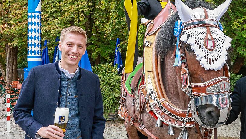In diesem Jahr zum ersten Mal mit dabei: Zweiter Bürgermeister Dominik Krause (Grüne) stilecht in Lederhosen und Janker.