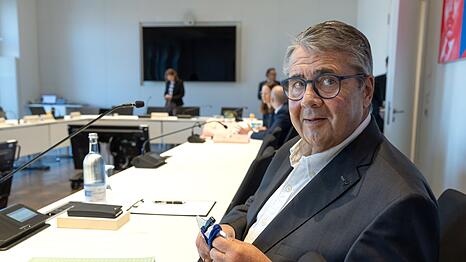 Ex-Wirtschaftsminister Sigmar Gabriel sagte vor dem Untersuchungsausschusses zur Stiftung Klima- und Umweltschutz MV in Schwerin aus.