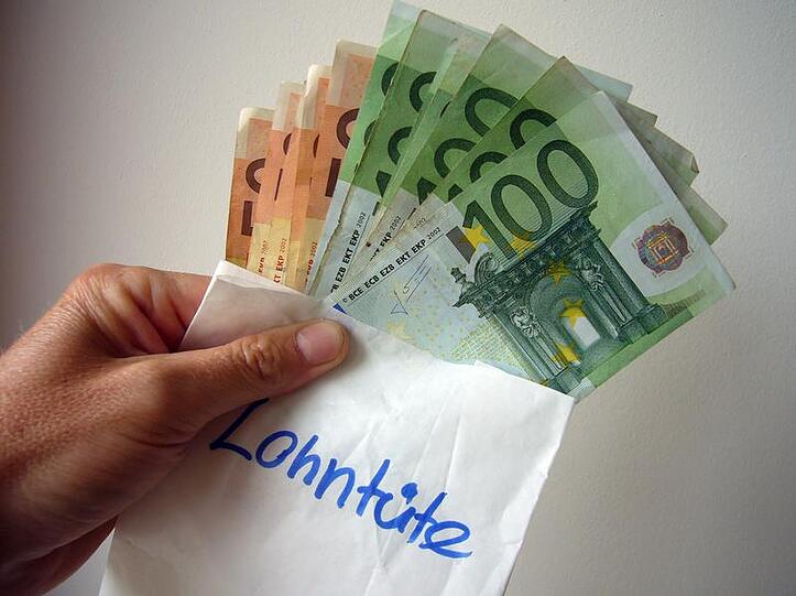 Familien könnten bald weniger Netto vom Brutto haben.