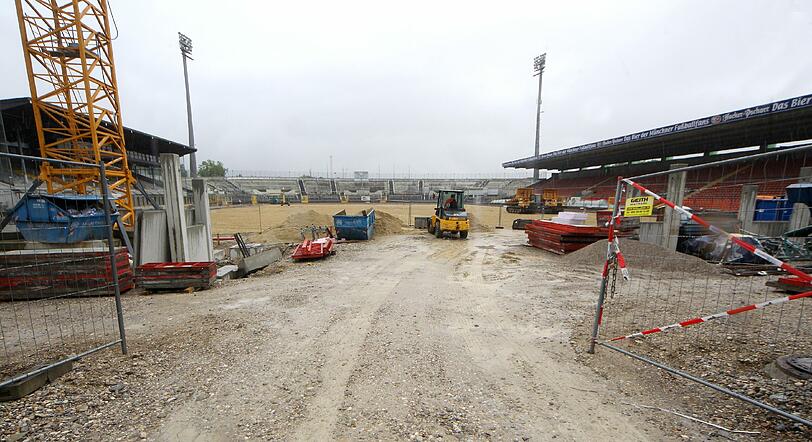 Beim offiziellen Rundgang am Donnerstag im Grünwalder Stadion wird präsentiert, wie weit die Sanierungsarbeiten sind. Wir haben die Baustelle vorab inspiziert - die Bilder vom Sechzgerstadion!
