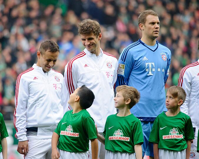 Spaß schon vor der Partie: Der FC Bayern sichert sich in Bremen den Bundesliga-Startrekord