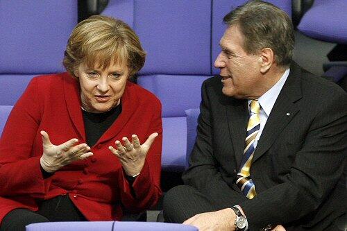 Michael Glos (hier neben Kanzlerin Merkel) will zahlreiche Jobs sichern