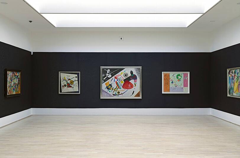 Schwarze Moiréseide für die abstrakten Arbeiten von Wassily Kandinsky.